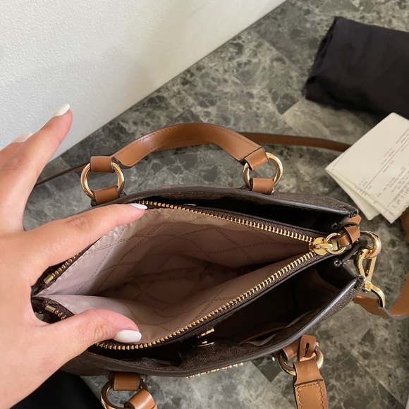 Michael kors purse with wallet - Picture 4 of 7